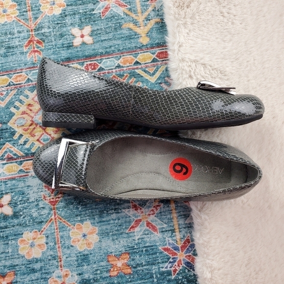 Aerosoles Gray Buckle Flats Women US 6 - Picture 4 of 11